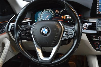 BMW Seria 5 520d xDrive Luxury Line aut