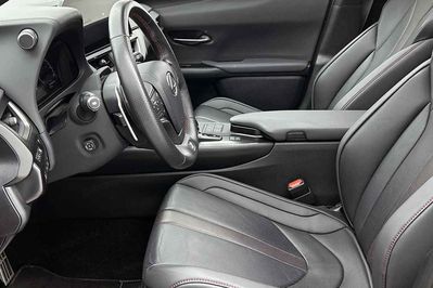 Lexus UX 300h F Sport 2.0 Hybrid Dynamic Force