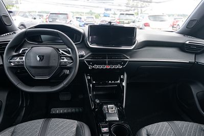 Peugeot 2008 Allure e-DCS 1.2 mHEV