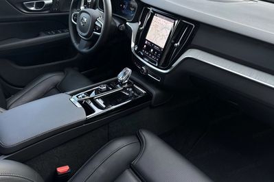 Volvo V60 T6 AWD Plug-In Hybrid Plus Dark