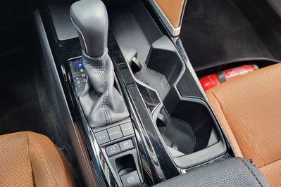Toyota Camry Hybrid Dynamic Force Executive e-CVT