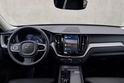 Volvo XC60 B5 B AWD Plus Dark aut