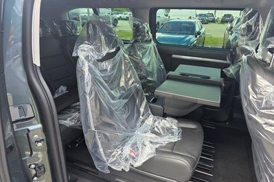Peugeot Traveller Long L2H1 Business VIP EAT8