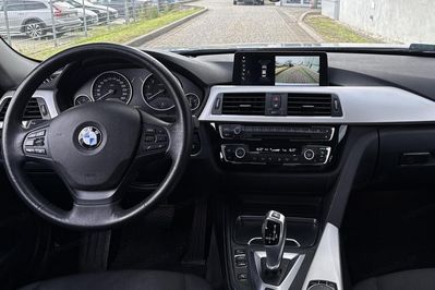 BMW Seria 3 330e iPerformance Advantage