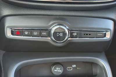 Volvo XC40 B3 B Plus Bright