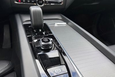 Volvo XC60 T6 Plug-In Hybrid AWD Plus Dark aut