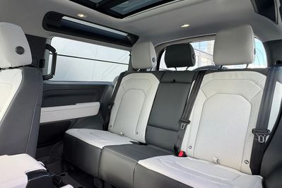 Land Rover Defender D250 mHEV S