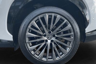 Lexus RZ 500e Omotenashi DIRECT4
