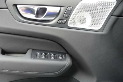 Volvo XC60 B5 AWD Ultra Dark