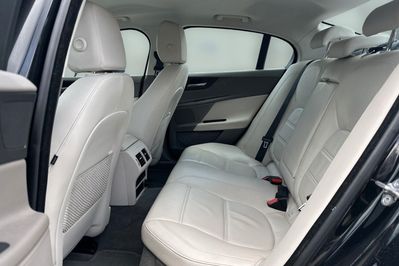 Jaguar XE 2.0 D Prestige aut