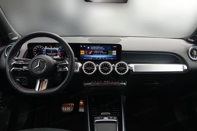 Mercedes GLB 220 mHEV 4-Matic AMG Line 8G-DCT 7- osobowy