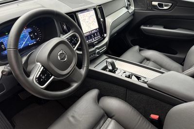 Volvo XC60 B5 B AWD Plus Dark