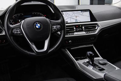 BMW Seria 3 318i Advantage aut
