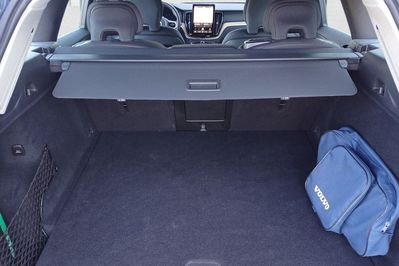 Volvo XC60 B5 B AWD Plus Dark aut