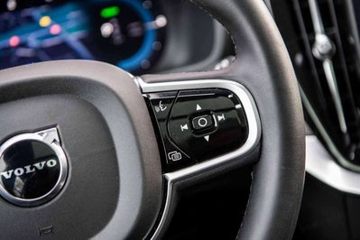 Volvo XC90 T8 AWD Plug-In Hybrid Ultra Dark