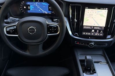 Volvo V60 B4 B Plus Dark
