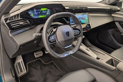 Peugeot 408 GT 1.2 mHEV e-DCS6