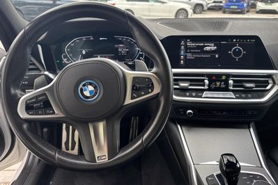 BMW Seria 3 330e xDrive M Sport