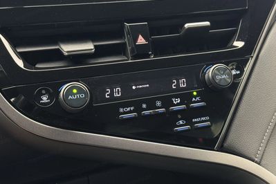 Toyota Camry 2.5 Hybrid Executive CVT