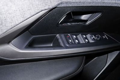 Peugeot 5008 Business 1.2 PureTech  e-DCS6  mHEV