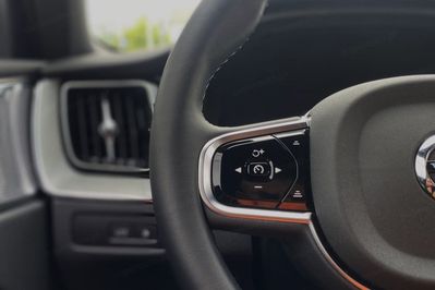 Volvo XC60 T8 Plug-In Hybrid AWD Ultra Dark aut