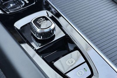 Volvo XC60 T8 Plug-In Hybrid AWD Ultra Black Edition aut