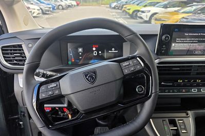 Peugeot Traveller Long L2H1 Business VIP EAT8