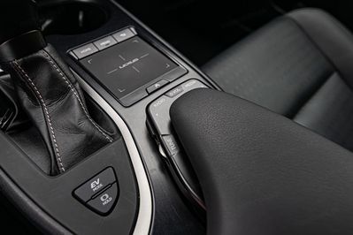 Lexus UX 250h F Impression