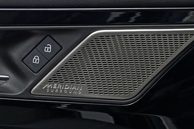 Jaguar XE 2.0 D200 AWD R-Dynamic Black