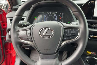 Lexus UX 300h Business