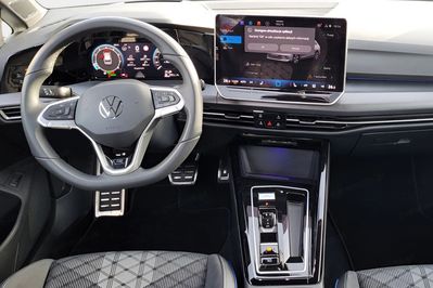 Volkswagen Golf VIII 1.5 eTSI mHEV R-Line DSG