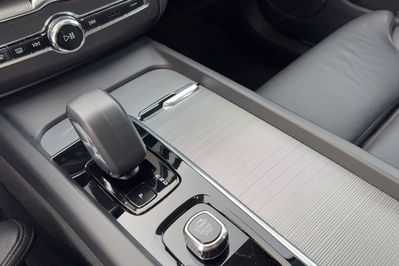 Volvo XC60 B5 B AWD Plus Dark aut