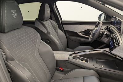 Peugeot 3008 GT 1.2 mHEV e-DCS6