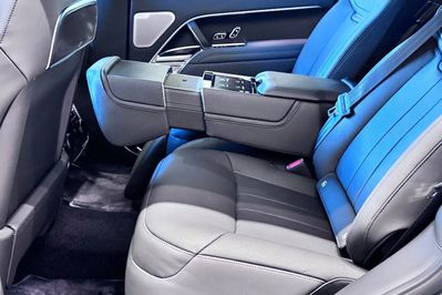 Land Rover Range Rover 4.4 V8 P615 SV Bespoke ''Polar Night''