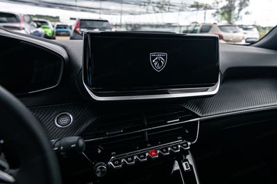 Peugeot 2008 Allure e-DCS 1.2 mHEV