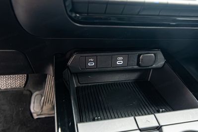 Toyota Prius 2.0 Plug-in Hybrid Prestige
