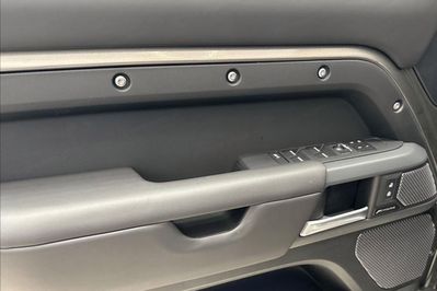 Land Rover Defender 110 D250 X-Dynamic HSE