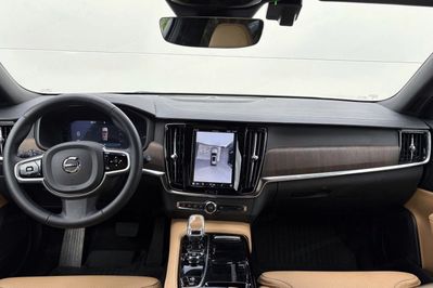 Volvo V90 T6 eAWD Plug-In Hybrid Plus Dark