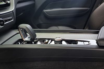 Volvo XC60 B5 B AWD Plus Bright