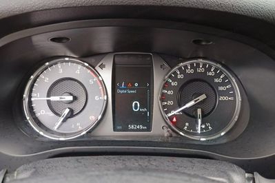 Toyota HiLux Double Cab DLX 4x4