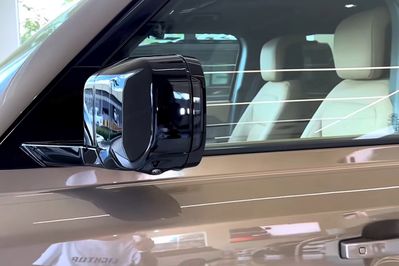 Land Rover Defender 110 3.0 D250 X-Dynamic HSE