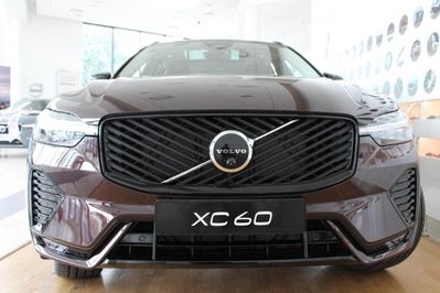 Volvo XC60 B5 AWD Ultra Dark