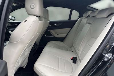 Jaguar XE 2.0 P300 AWD R-Dynamic SE aut