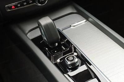 Volvo XC60 B5 B AWD Plus Dark