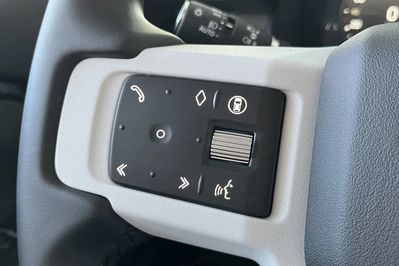 Land Rover Defender 90 D250 X-Dynamic SE