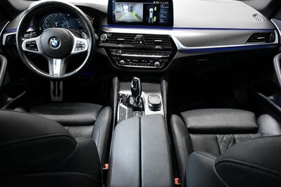 BMW Seria 5 520d xDrive M Sport mHEV aut