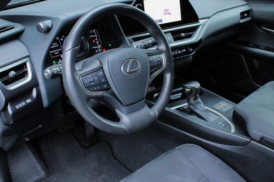 Lexus UX 300h Business