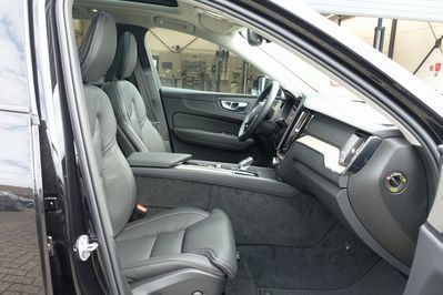Volvo XC60 B5 B AWD Ultra Dark