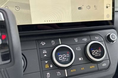 Land Rover Defender 90 D250 X-Dynamic SE