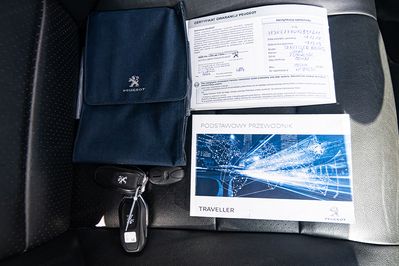 Peugeot Traveller L2H1 AT